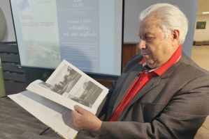 Об открытках, раскрывающих историю города, рассказал краевед Аркадий Подлипский на презентации своей книги «Витебск, который мы потеряли»