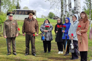 Память павших в годы Великой Отечественной войны почтили у братской могилы в деревне Воеводки Витебского района