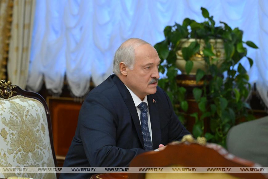 Глава государства подчеркнул, что обстановка вокруг Беларуси спокойнее не становится.