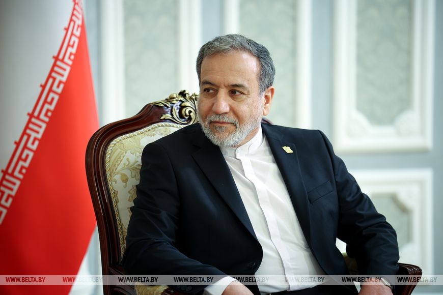 Глава государства в первую очередь поблагодарил Аббаса Аракчи за визит в Беларусь в это непростое время, когда международная обстановка остается напряженной.