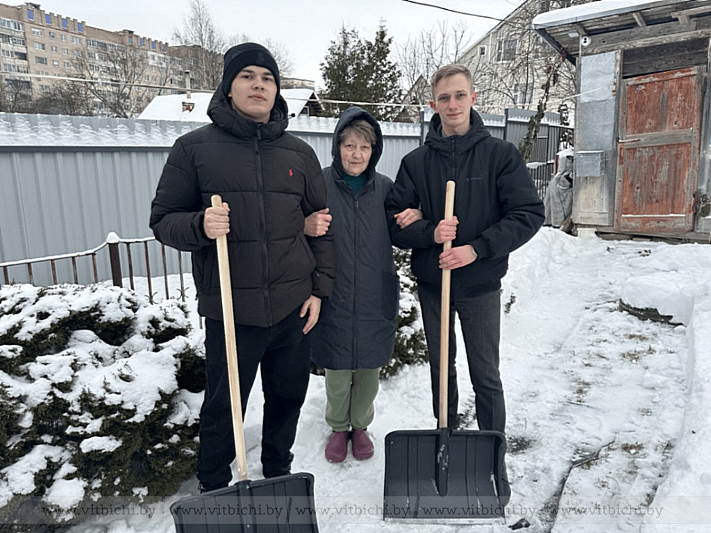 После работы волонтеры успели познакомиться и пообщаться с Надеждой Зайцевой, а она тепло поблагодарила их за труд и пожелала успехов в учебе.