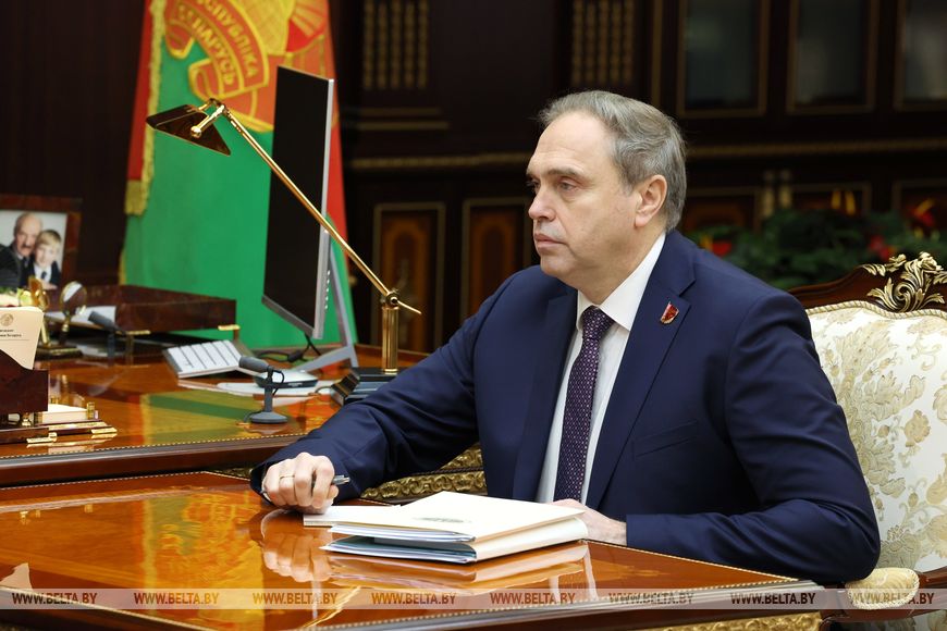 Владимир Караник рассказал, что основная задача, на которую он ориентирует всех ученых, — разрабатывать то, что востребовано реальным сектором экономики, а не пытаться им навязывать то, что получилось. Владимир Караник рассказал, что основная задача, на которую он ориентирует всех ученых, — разрабатывать то, что востребовано реальным сектором экономики, а не пытаться им навязывать то, что получилось.