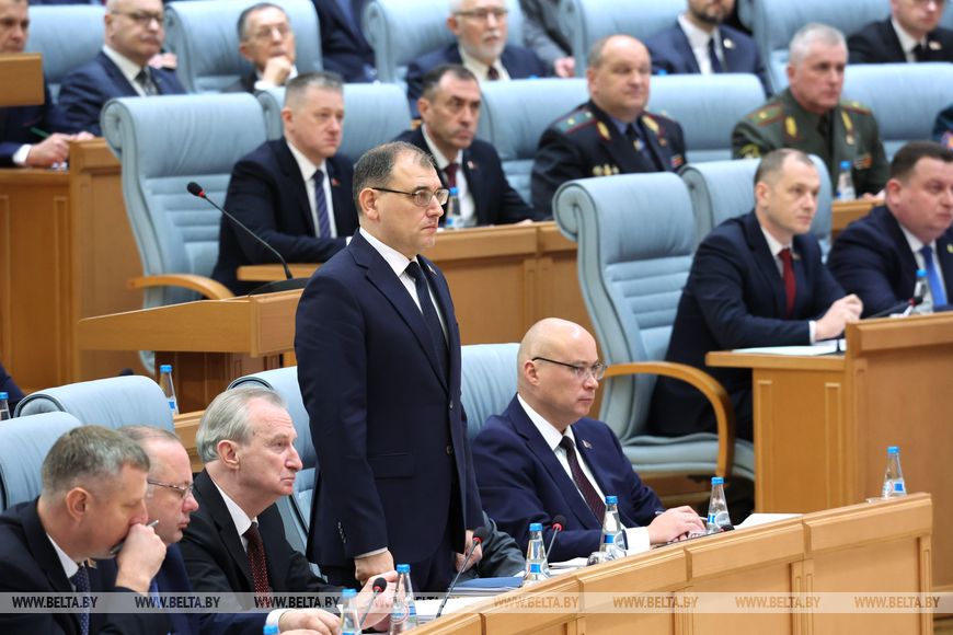 Президент подчеркнул, что важно устранить разрыв между производителями, которые должны выступать в роли заказчиков, и исследователями — научной сферой. 