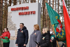 В 80-летнюю годовщину Хатынской трагедии в «Пантеоне памяти» в урочище Воробьёвы горы в Городке состоялся митинг-реквием