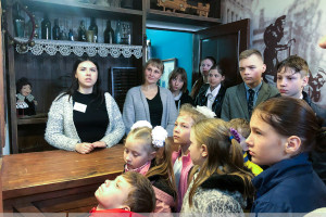 Многодетная семья витебчан решила проводить экскурсии по знаковым местам города для детей