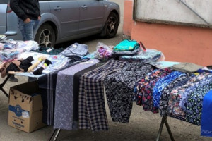 Витебчанин нелегально торговал одеждой на улице