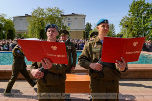 Военную присягу в Витебске приняли более 400 новобранцев 103-й Витебской отдельной гвардейской воздушно-десантной бригады