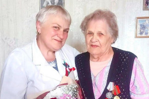 Витебские медики поздравили с 90-летним юбилеем ветерана труда Лидию Качановскую