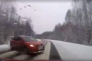 Занесло: на дороге между Полоцком и Новополоцком столкнулись две легковушки