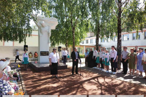 Митинг «Беларусь – земля славы!» состоялся у обелиска Неизвестному солдату в Рубе в Железнодорожном районе Витебска