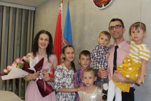 В Витебске Орден Матери вручили Диане Залевской, которая воспитывает пятерых детей