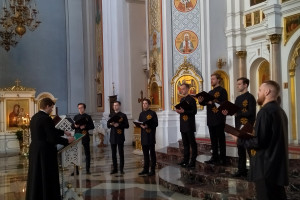 В Витебске в Свято-Успенском кафедральном соборе выступил церковный мужской хор «Всехсвятский» из Минска