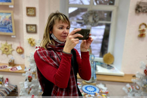 В Витебском областном методическом центре народного творчества открылась выставка-ярмарка ”Новогодняя ёлка“