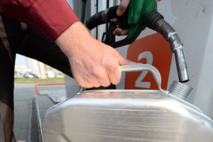 Новополочанин похитил у предприятия почти 500 литров топлива