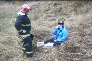 Подвернула ногу и не смогла идти: в лесу Витебского района спасли женщину