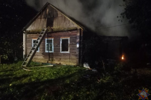 Житель Чашникского района получил ожоги, пытаясь самостоятельно потушить пожар в доме