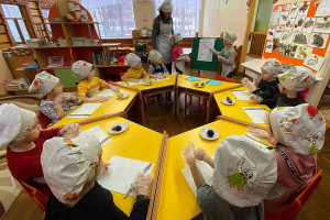 Воспитанники витебского Дошкольный центр развития ребенка № 2 учились самостоятельно готовить винегрет