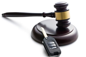 Имея долги можно лишиться водительского удостоверения, предупреждает судебный исполнитель