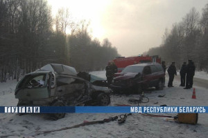 В Витебском районе при обгоне Opel врезался во встречный автомобиль. Погибла молодая женщина