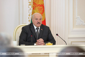Дополнительные меры поддержки граждан и трудовых коллективов стали темой совещания у Александра Лукашенко
