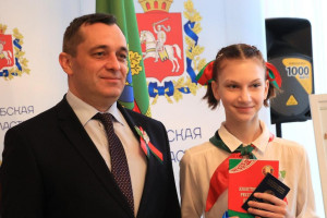 Лучшим школьникам Витебской области Александр Субботин вручил паспорта