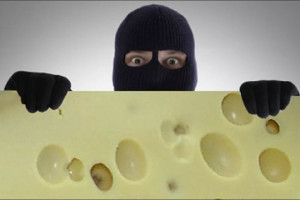 Тонну сыра украли из фуры трое жителей Оршанского района