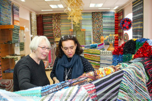 Мастера народных ремесел представили больше 300 уникальных ковриков и гобеленов на выставках в Витебске