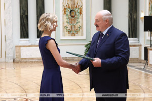 Ваши достижения вдохновляют. Лукашенко вручил награды выпускникам и преподавателям вузов