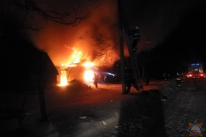 В Полоцком районе сын спас из горящего дома свою мать