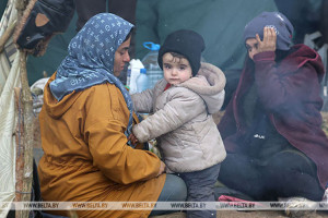 Лукашенко поручил упорядочить доставку и распределение гуманитарной помощи беженцам на границе
