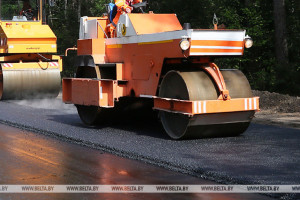 Лукашенко ставит задачу в течение года отремонтировать все местные автодороги