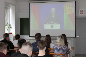 В Витебском филиале "МИТСО" студенты вместе с преподавателями следят за ходом Послания Президента к белорусскому народу и Парламенту