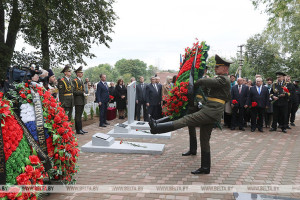 В Бешенковичском районе перезахоронили останки советского летчика Степана Коваленка