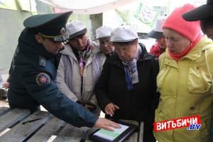 Спасатели организовали «Школу выживания» для витебских пенсионеров