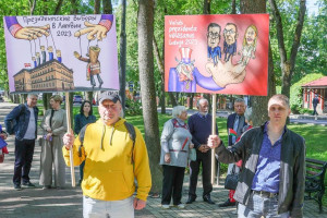 Акция протеста против келейного избрания президента Латвии прошла возле Консульства Латвийской Республики в Витебске