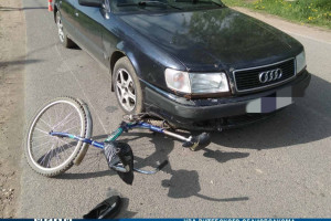 В Витебском районе автомобиль сбил 14-летнего велосипедиста  