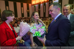 Александр Субботин вручил дипломы выпускникам Городокского аграрно-технического колледжа