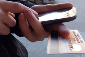 Семнадцатилетний школьник из Витебска похитил 13 тысяч рублей с иностранных банковских карт