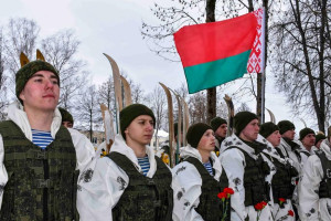 Витебские десантники приурочили к 105-летию Вооруженных Сил Республики Беларусь трехдневный лыжный переход