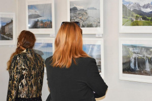 В культурно-историческом комплексе «Золотое кольцо города Витебска «Двина» открылась фотовыставка «По странам и континентам»