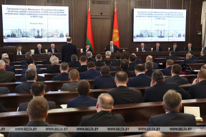 Лукашенко призывает не самоуспокаиваться в условиях продолжающегося санкционного давления