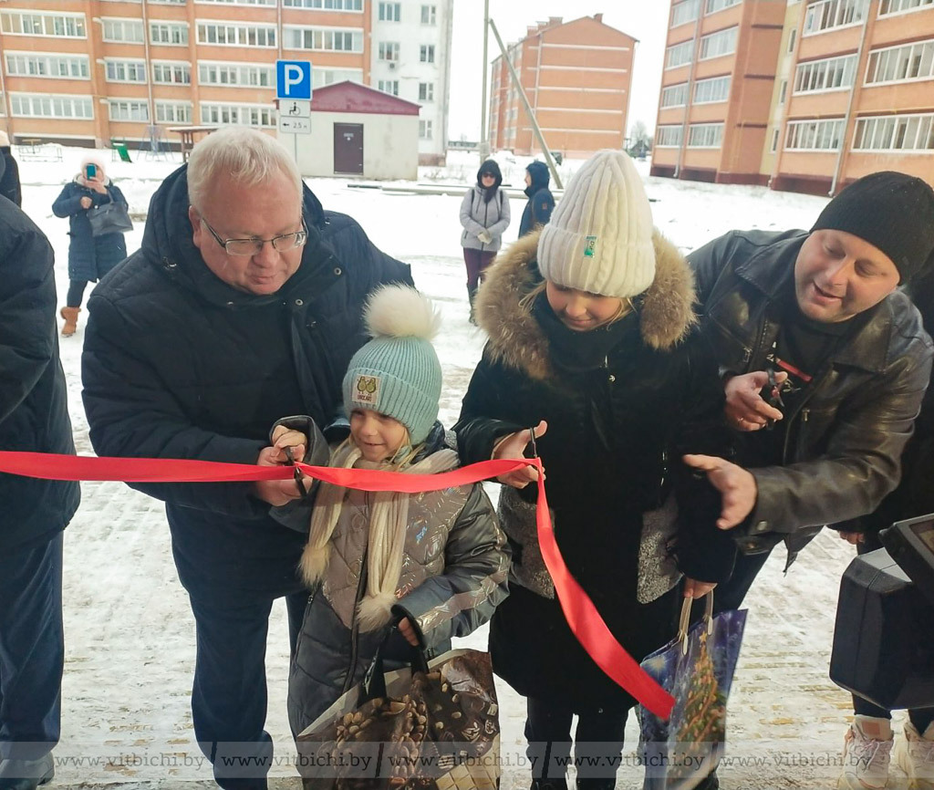 Первый многоквартирный дом с лифтом торжественно открыли в Городке