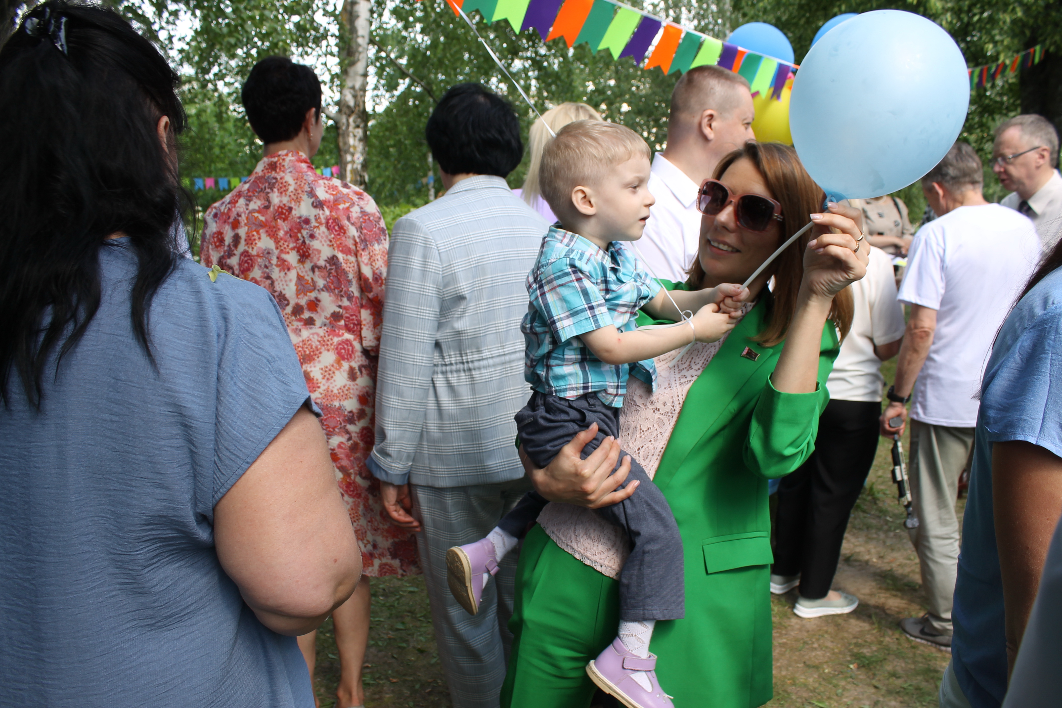 Налоговые работники подарили большое волшебство малышам областного дома  ребенка