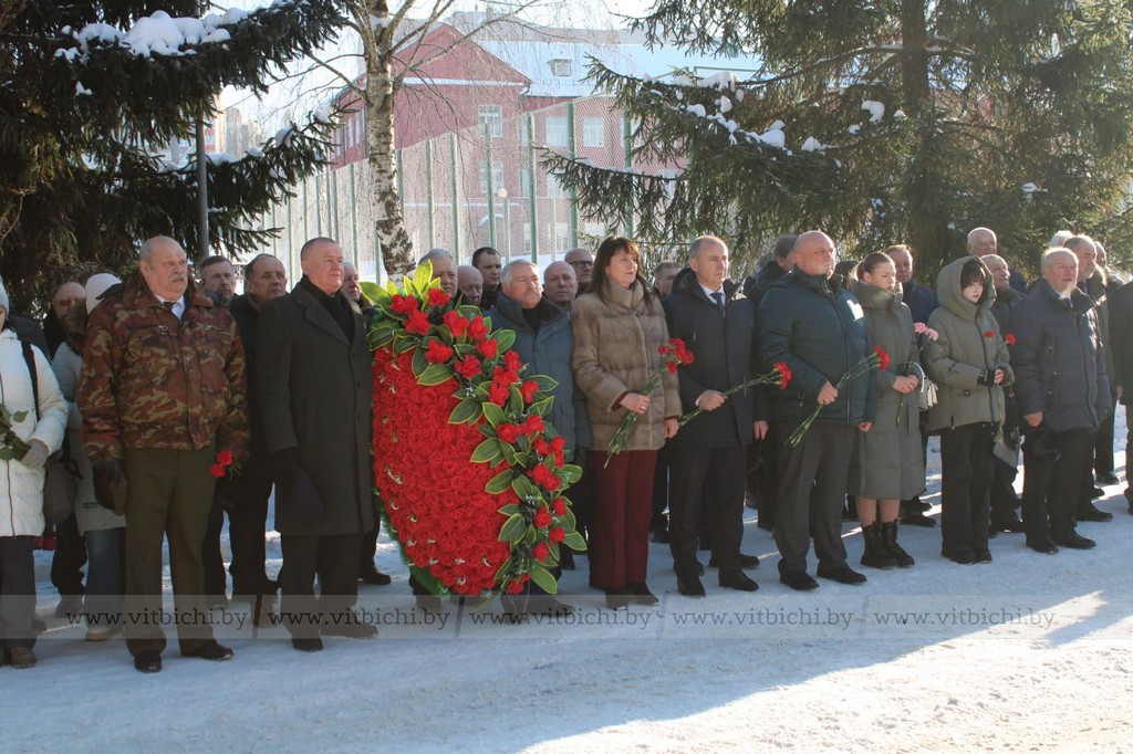 возложение цветов