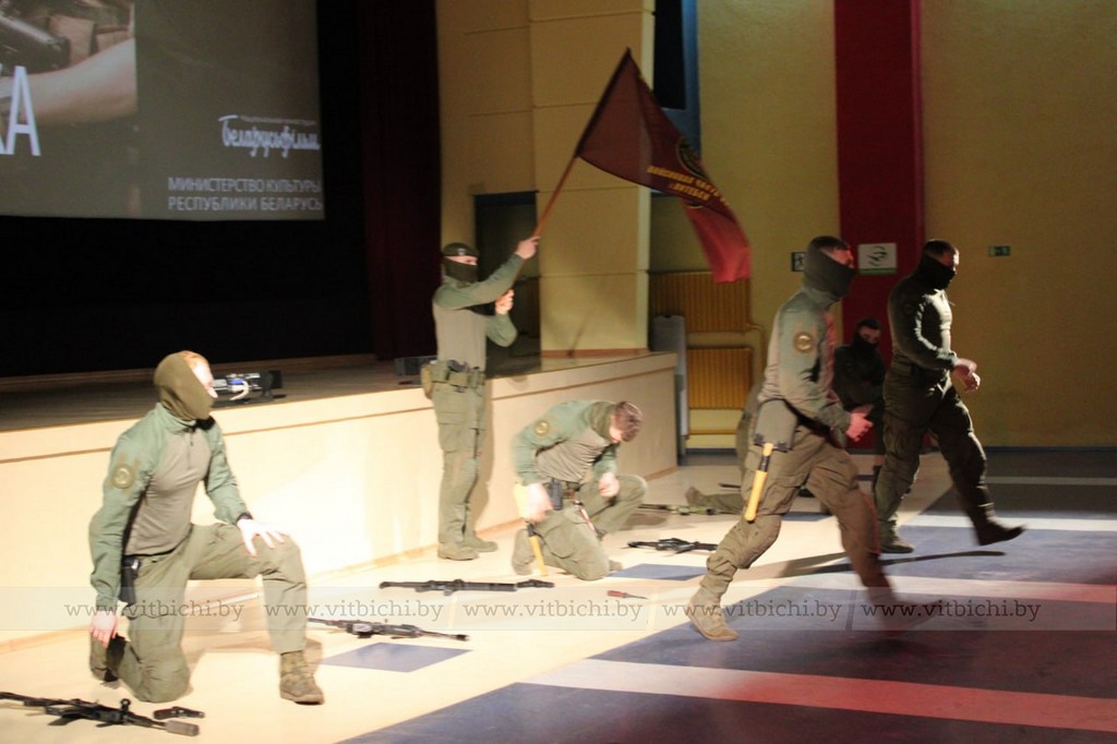 Премьера фильма «Душа защитника» в Витебске выступление военных