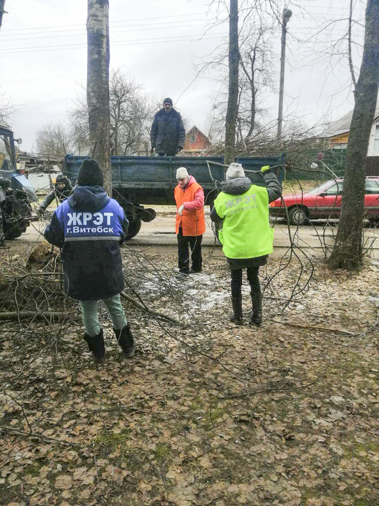 В Витебске продолжается месячник по санитарной очистке и благоустройству  города