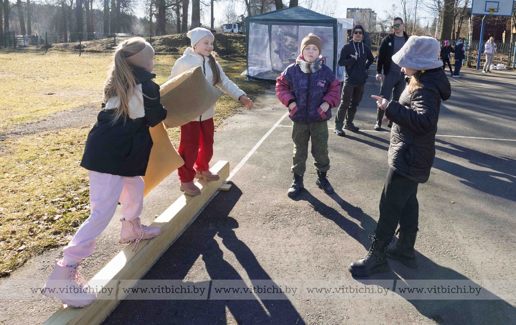 Дети на субботнике в Витебске