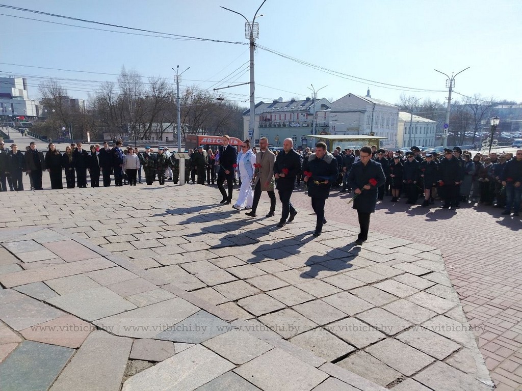 К общереспубликанской минуте молчания присоединился Витебск возложение цветов