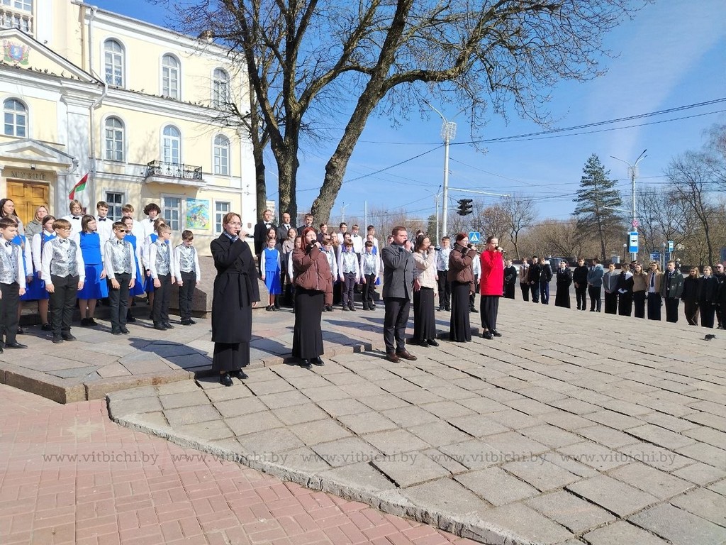 К общереспубликанской минуте молчания присоединился Витебск возложение цветов