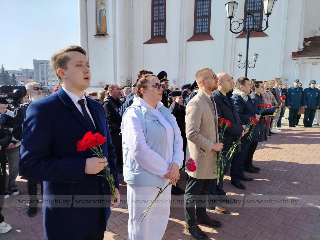 К общереспубликанской минуте молчания присоединился Витебск возложение цветов